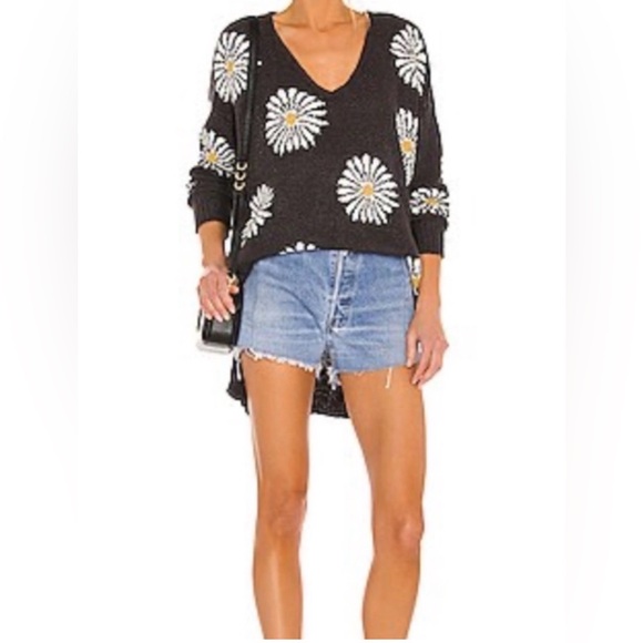 Show Me Your MuMu Hug Me Sweater Daisy Love - Picture 2 of 4